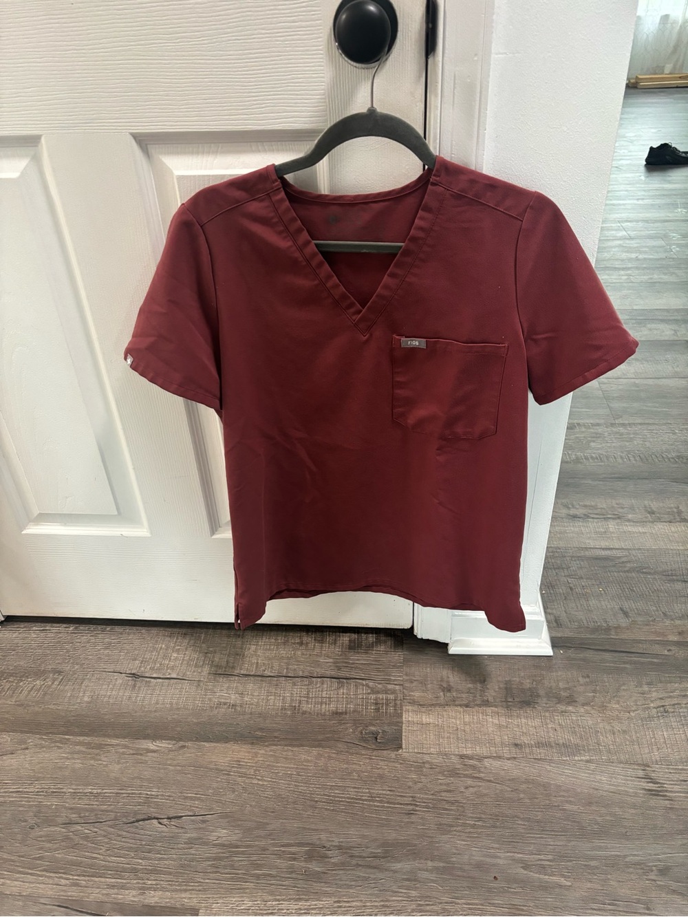 Women's V-Neck Scrub Top in mauve sz medium